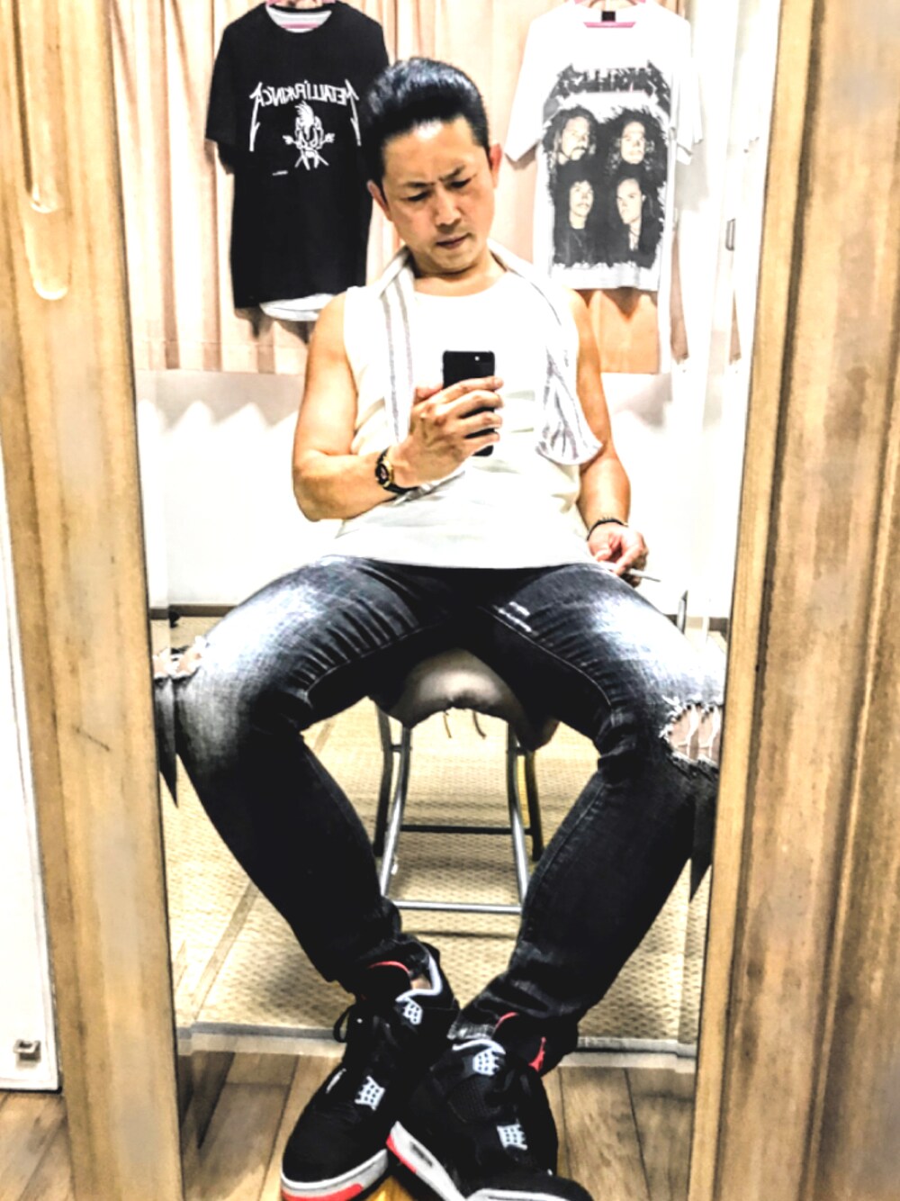 「片手スマホ自撮り研究会🤳✨、我が道をゆく隊、ロック、プチプラ、タンクトップ、じゃがりこポーチ🐸✨、バンドT、アンスラックス、ブラックデニム、好きな服を好きなように着る🐷💕、みんな違ってみんないい、双極性障害、北千住、メルカリ★期間限定SALE★ただ今開催中🐷👍、肉体改造中🐷💦」｜「VINTAGEの🔸アンスラックス ツアーTシャツ(黒) XL 1983年製（Tシャツ/カットソー、ブラック系）」を使った、おたっし🐷さん（メンズ・174cm）の夏コーディネートの1枚目の写真