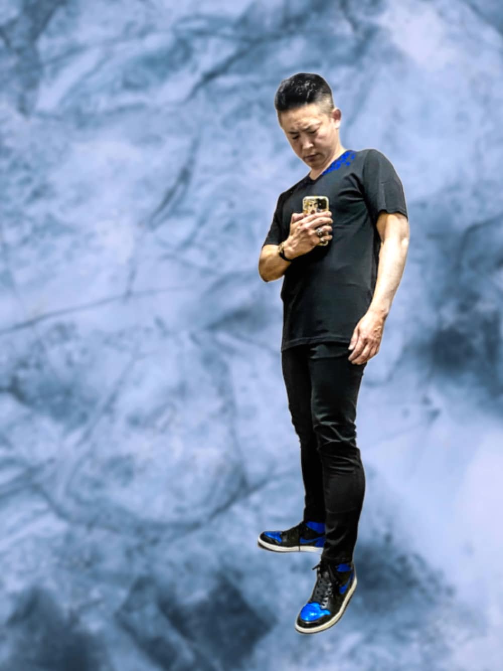 「片手スマホ自撮り研究会🤳✨、我が道をゆく隊、ブラック、青黒、夏だ！Tシャツ着よう！、エイズT、スキニーパンツ、ジョーダン1、好きな服を好きなように着る🐷💕、双極性障害、北千住アニメが熱い🔥、肉体改造中🐷💦、メルカリ大量出品中‼️、今日は診察＆検査日😱💉、リチウム増量💦」｜「🔸参考人の🔸Jantzen ジャンセン 半袖ロゴTシャツ(黒)  小学2年おたっし🐷（Tシャツ/カットソー、ブラック系）」を使った、おたっし🐷さん（メンズ・174cm）の夏コーディネートの1枚目の写真