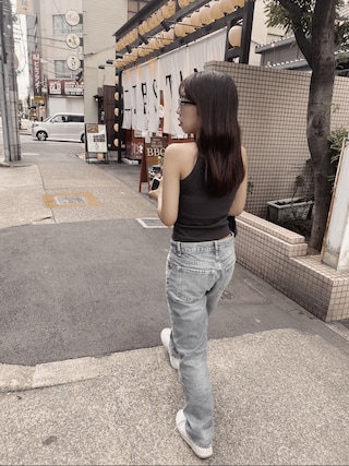 デニムパンツを使った 腰履き のレディース人気ファッションコーディネート