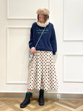 「DRESKIP（ドレスキップ）の【S-LL】フェイクパール付きロゴ裏起毛トップス（Tシャツ/カットソー、ブルー系）」を使った、SOさん（レディース・164cm）の冬コーディネート