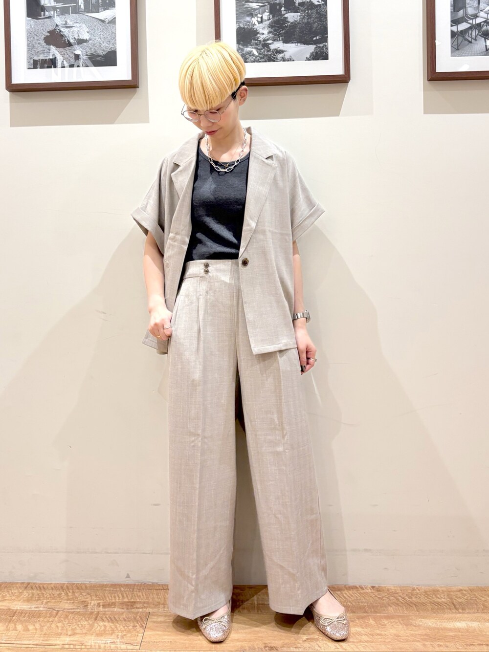「きれいめカジュアル、夏ファッション、大人女子、パンツコーデ、おでかけコーデ、お洒落さんとつながりたい、プチプラコーデ、大人ファッション、シューラルー、高身長、アラフォーコーデ」｜「DRESKIPの【セットアップ可】麻調半袖ジャケット（テーラードジャケット、ブラウン系）」を使った、Ayumiさん（レディース・168cm）の春コーディネートの1枚目の写真