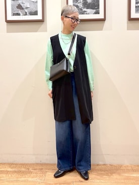 「SHOO・LA・RUE（シューラルー）の【洗濯機可/セットアップ可/S-3L】きちんと楽に。カットジョーゼット ロングジレ（ベスト、ブラック系）」を使った、Ayumiさん（レディース・168cm）の冬コーディネート
