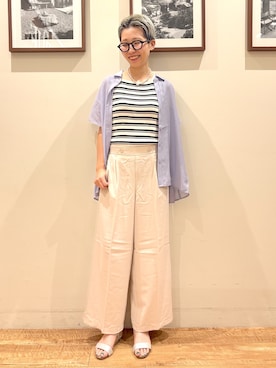 「SHOO・LA・RUE（シューラルー）の【ひんやり/UV】ほんのりシアーで上品な バックギャザーブラウス（シャツ/ブラウス、ブルー系）」を使った、Ayumiさん（レディース・168cm）の夏コーディネート