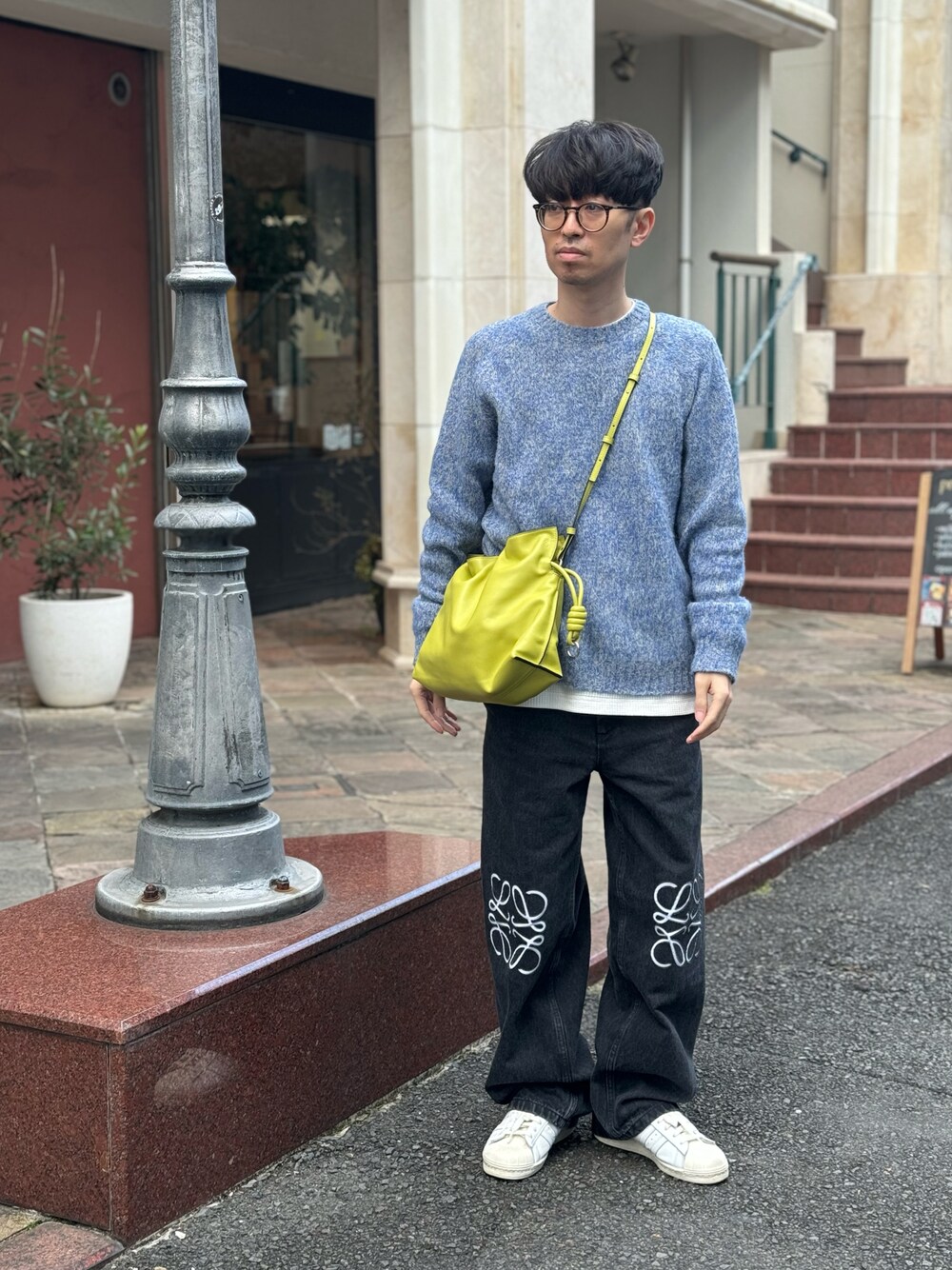 LOEWEのニット/セーター（ブルー系）を使った人気ファッション