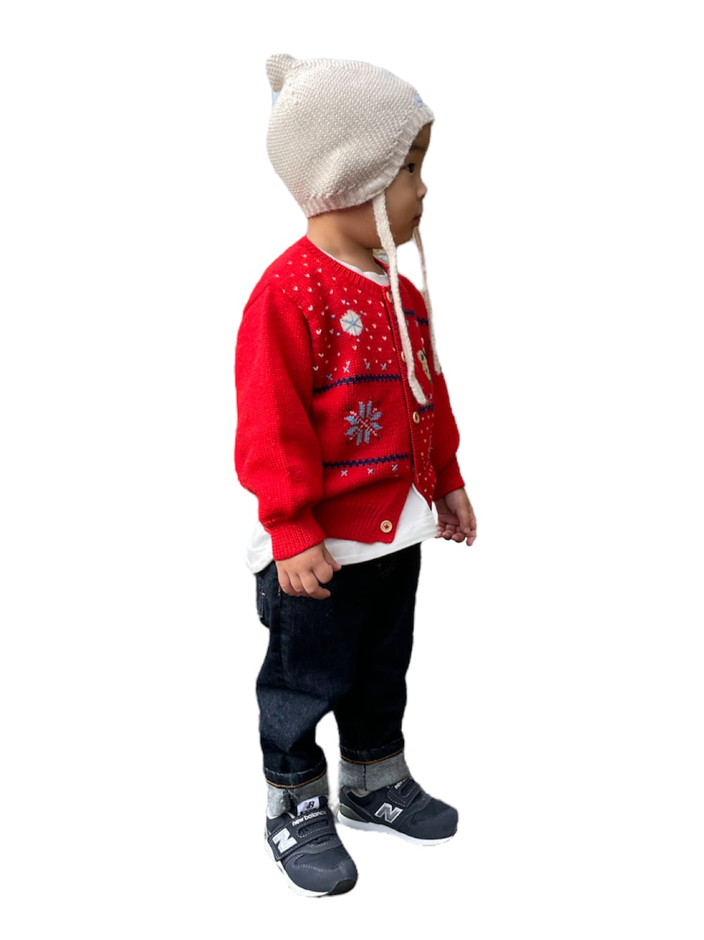 「冬コーデ、ニット帽、カーディガン、ニット、赤、むすこーで、2歳、男の子」｜「Ocean&Groundのデニムテーパードパンツ（80～140cm）（デニムパンツ、ブルー系）」を使った、KIITOさん（キッズ・90cm）の秋コーディネートの1枚目の写真