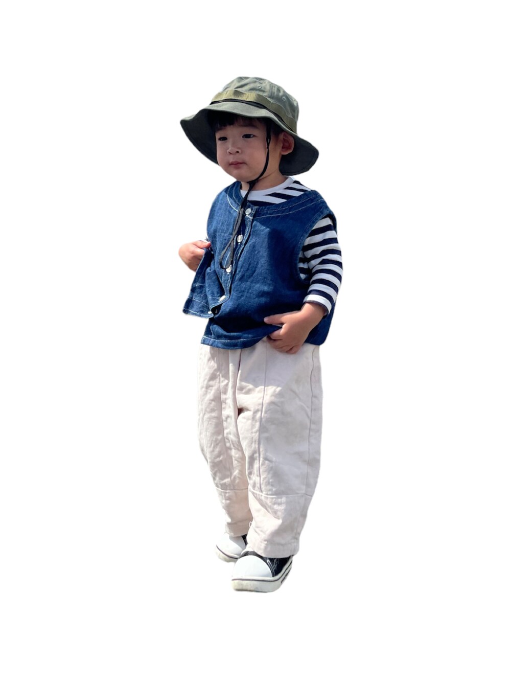 「はじめましてコーデ、カジュアルコーデ、春コーデ、スニーカー、キッズコーデ、ボーダートップス」｜「XLARGE KIDSのブーニーハット（ハット、グリーン系）」を使った、KIITOさん（キッズ・80cm）の春コーディネートの1枚目の写真