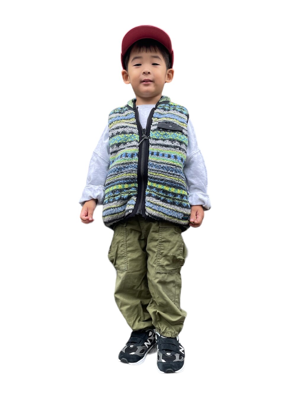 「秋コーデ、秋服まるっと大公開、カジュアルコーデ、キッズファッション、スニーカー、ベスト、むすこーで、男の子、ストリート、3歳、重ね着ベストシーズン」｜「POLO RALPH LAURENのアイテム（キャップ、ピンク系）」を使った、KIITOさん（キッズ・90cm）の秋コーディネートの1枚目の写真
