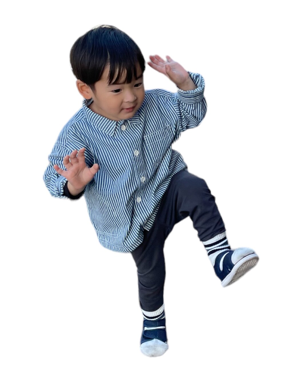 「休日スタイル、プチプラコーデ、おとこのこ、男の子ファッション、3歳、無印良品」｜「無印良品のアイテム（スウェットパンツ、ブルー系）」を使った、KIITOさん（キッズ・90cm）の春コーディネートの1枚目の写真