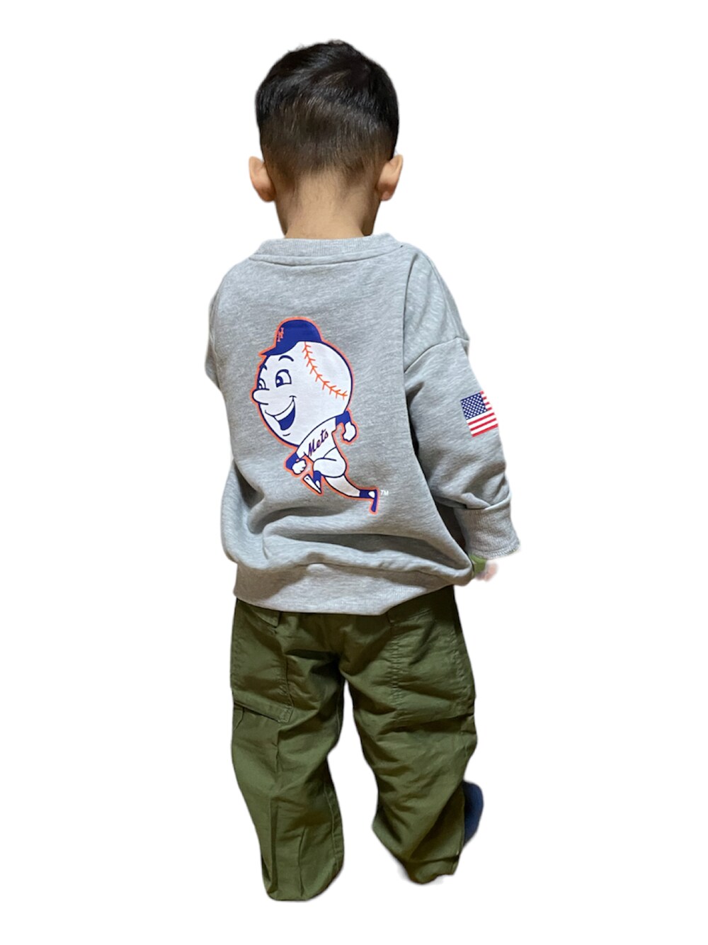 「カジュアルコーデ、男の子コーデ、キッズファッション、むすこーで、カーゴパンツ、キッスコーデ」｜「こども ビームスのFABRIQ REPORT × こども ビームス / 別注 カーゴパンツ（90～130cm）（カーゴパンツ、グリーン系）」を使った、KIITOさん（キッズ・90cm）の冬コーディネートの1枚目の写真