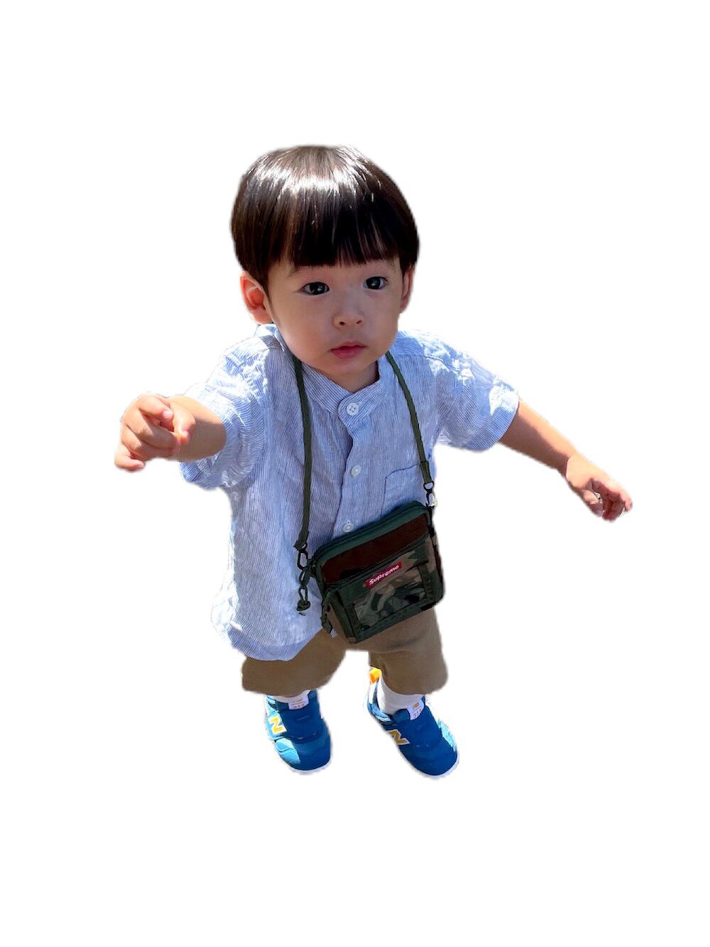 「無印良品、むすこーで、はじめましてコーデ、カジュアルコーデ、ニューバランス、supreme、夏コーデ」｜「Supreme のアイテム（ショルダーバッグ、グリーン系）」を使った、KIITOさん（キッズ・80cm）の春コーディネートの1枚目の写真