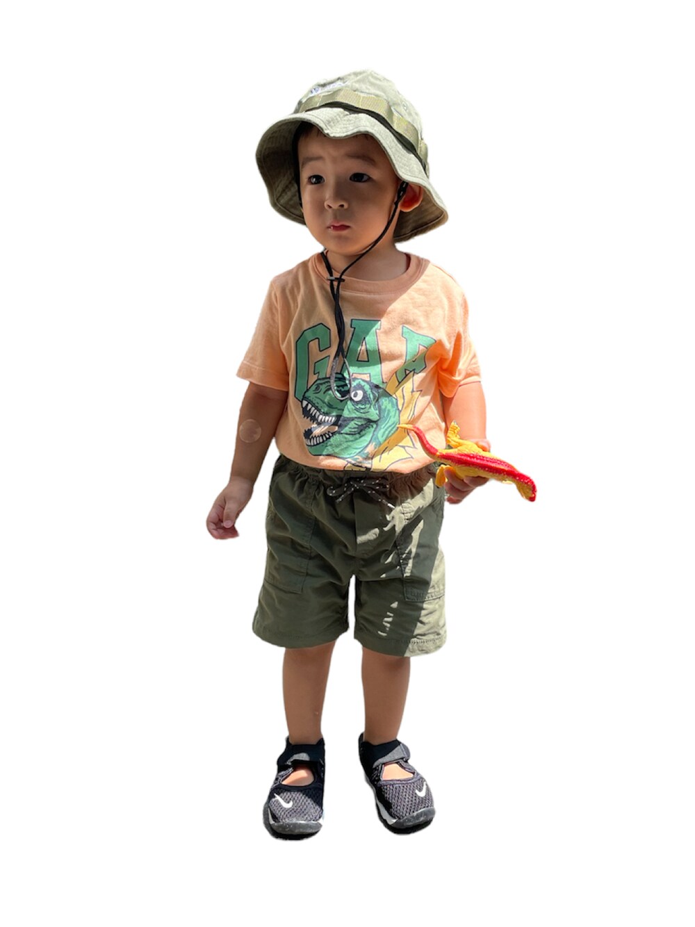 「キッズコーデ、カジュアルコーデ、休日スタイル、男の子、Tシャツ、カジュアル」｜「babyGAPのアイテム（Tシャツ/カットソー、オレンジ系）」を使った、KIITOさん（キッズ・90cm）の夏コーディネートの1枚目の写真