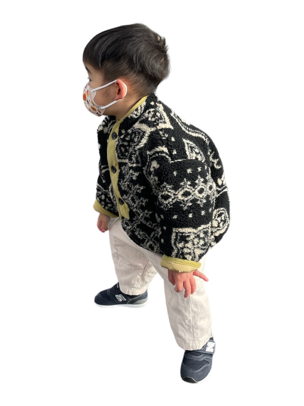 「私の推しブランド、キッズファッション、男の子コーデ、冬コーデ、むすこーで」｜「aimohaの【aimoha-KIDS-】韓国子供服 切り替えカーゴチノパンツ（チノパンツ、ベージュ系）」を使った、KIITOさん（キッズ・90cm）の冬コーディネートの1枚目の写真