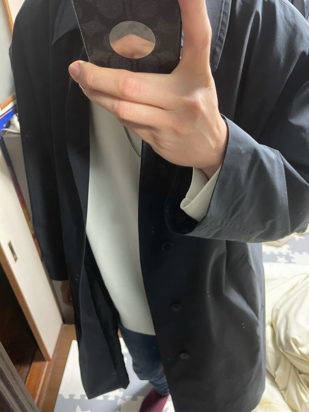 「冬コーデ」｜「GUのアイテム（ステンカラーコート、ブラック系）」を使った、うーちゃんさん（メンズ・194cm）の秋コーディネートの1枚目の写真