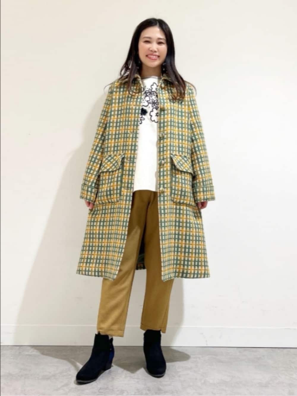 「チェック、冬コーデ、刺繡」｜「Jocomomolaのロービングチェック ロングコート（ステンカラーコート、ホワイト系）」を使った、Jocomomolaさん（レディース・160cm）の冬コーディネートの1枚目の写真