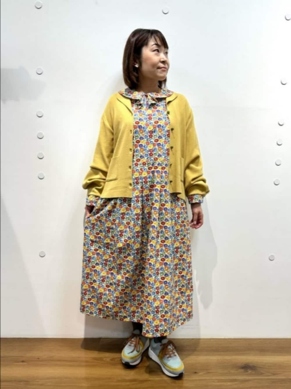 「ワンピース、花柄、お出かけコーデ、低身長、オトナ女子、マイベストコーデ2024」｜「JocomomolaのAzul oceano フラワープリントワンピース（ワンピース、ベージュ系）」を使った、Jocomomolaさん（レディース・148cm）の冬コーディネートの1枚目の写真