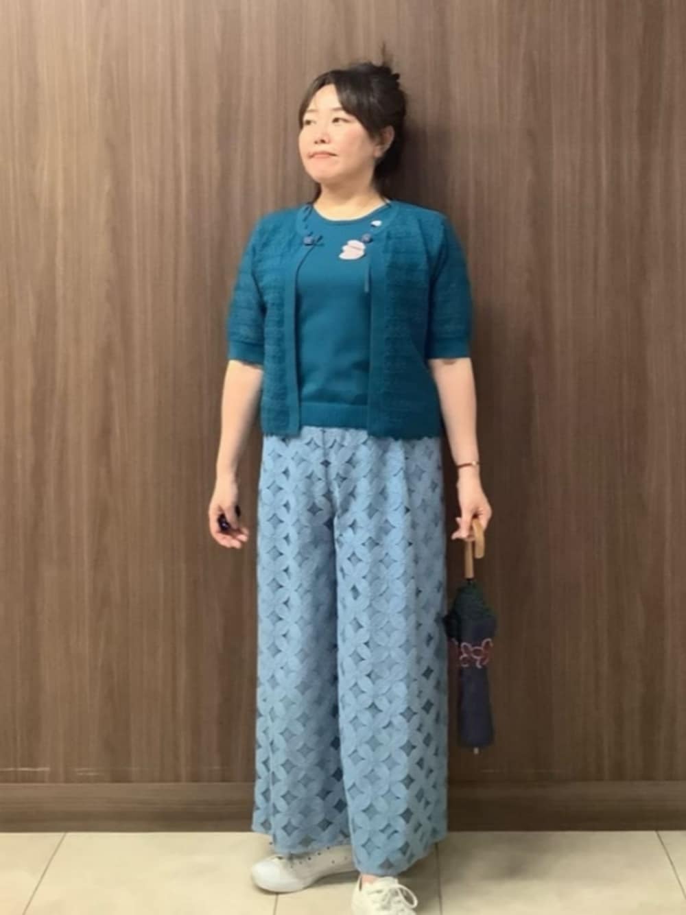 「夏、お出かけコーデ、シンプルコーデ、最近のいい感じコーデ」｜「JocomomolaのFlor 総レースワイドパンツ（その他パンツ、ブルー系）」を使った、Jocomomolaさん（レディース・153cm）の春コーディネートの1枚目の写真