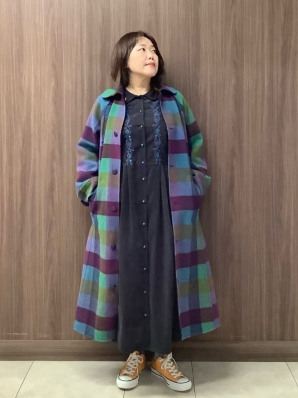 「秋コーデ、オトナ女子」｜「JocomomolaのSuave コーデュロイシャツワンピース（ワンピース、グレー系）」を使った、Jocomomolaさん（レディース・153cm）の秋コーディネートの1枚目の写真