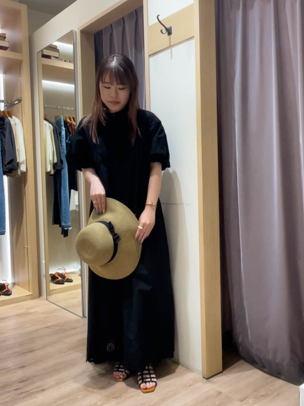 「Techichi、テチチ(Te chichi)、テチチ、ワンピース、レースワンピース、エンブロイダリーワンピース、刺繍ワンピース、むぎわら帽子、夏コーデ、大人コーデ、お出かけコーデ、低身長コーデ」｜「Te chichiのエンブロイダリーボリュームワンピース（ワンピース、ブラック系）」を使った、チナツさん（レディース・152cm）の夏コーディネートの1枚目の写真