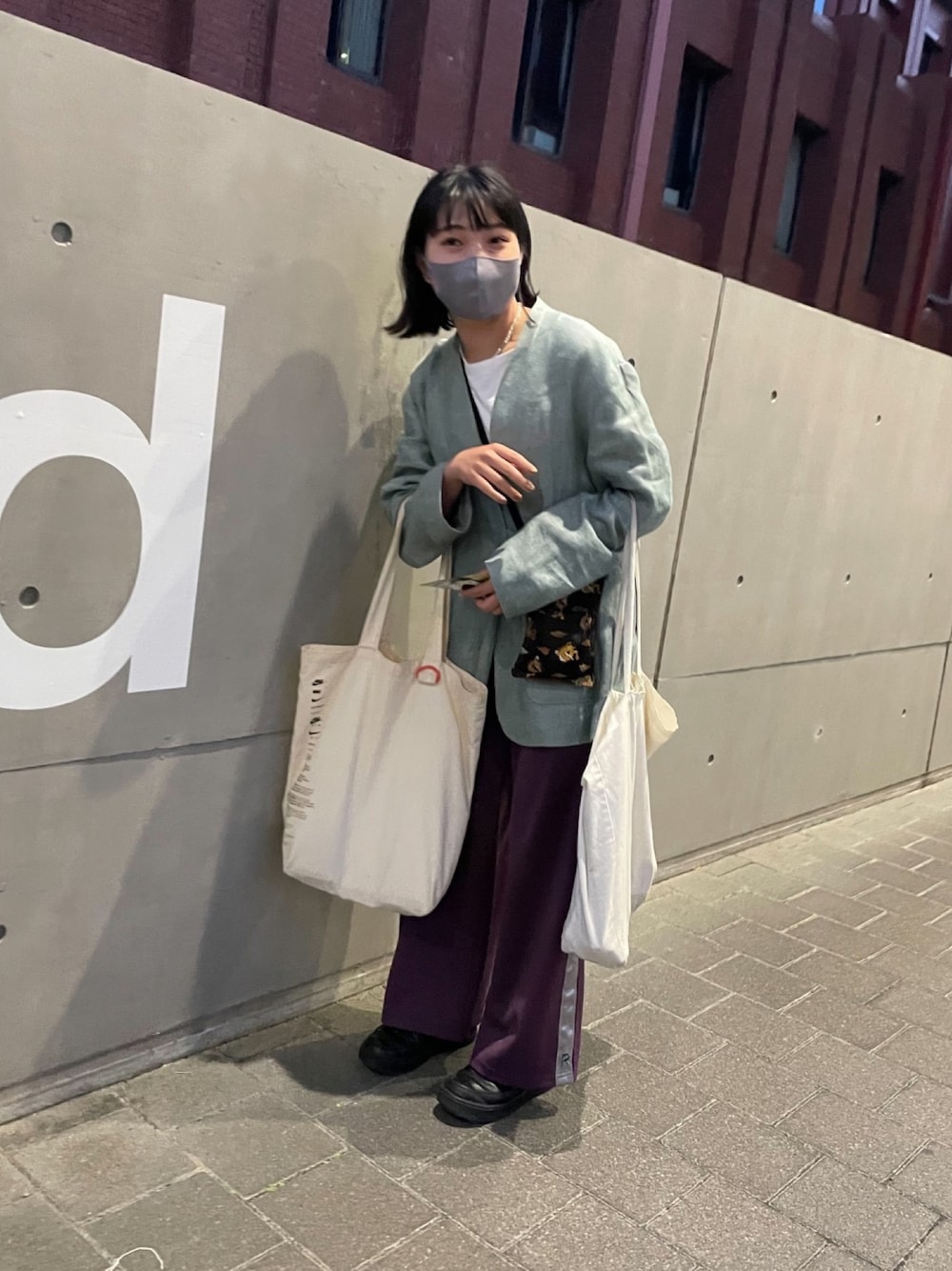 「オトナカジュアル、カジュアルコーデ、airforce1、ラインパンツ、ノーカラージャケット、きれいめカジュアル、大人カジュアル、大学生コーデ」｜「6の＜6(ROKU)＞NAKAJIRO DYED JACKET/ジャケット ◆（ノーカラージャケット、ブルー系）」を使った、みおぽんぬさん（レディース・155cm）の秋コーディネートの1枚目の写真