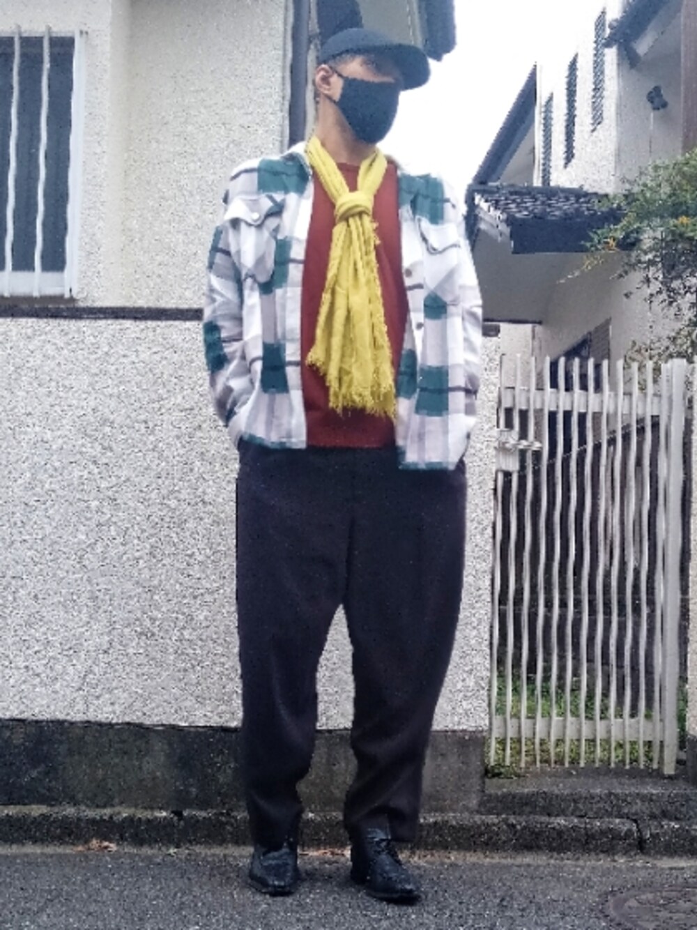 「だから秋服が好き、秋服、おしゃれさんと繋がりたい、リラックススタイル、カシミヤウールキャップ、MBマスクコード　シルバー、シャツジャケット　チェック、エクストラファインメリノクルーネックセーター、ブレスレット、リラックススラックスパンツ、ストール、ドレスシューズ、Silver Circle of Wisdom Ring」｜「UNIQLOのアイテム（キャップ、ブルー系）」を使った、カフェ　さん（メンズ・188cm）の秋コーディネートの1枚目の写真