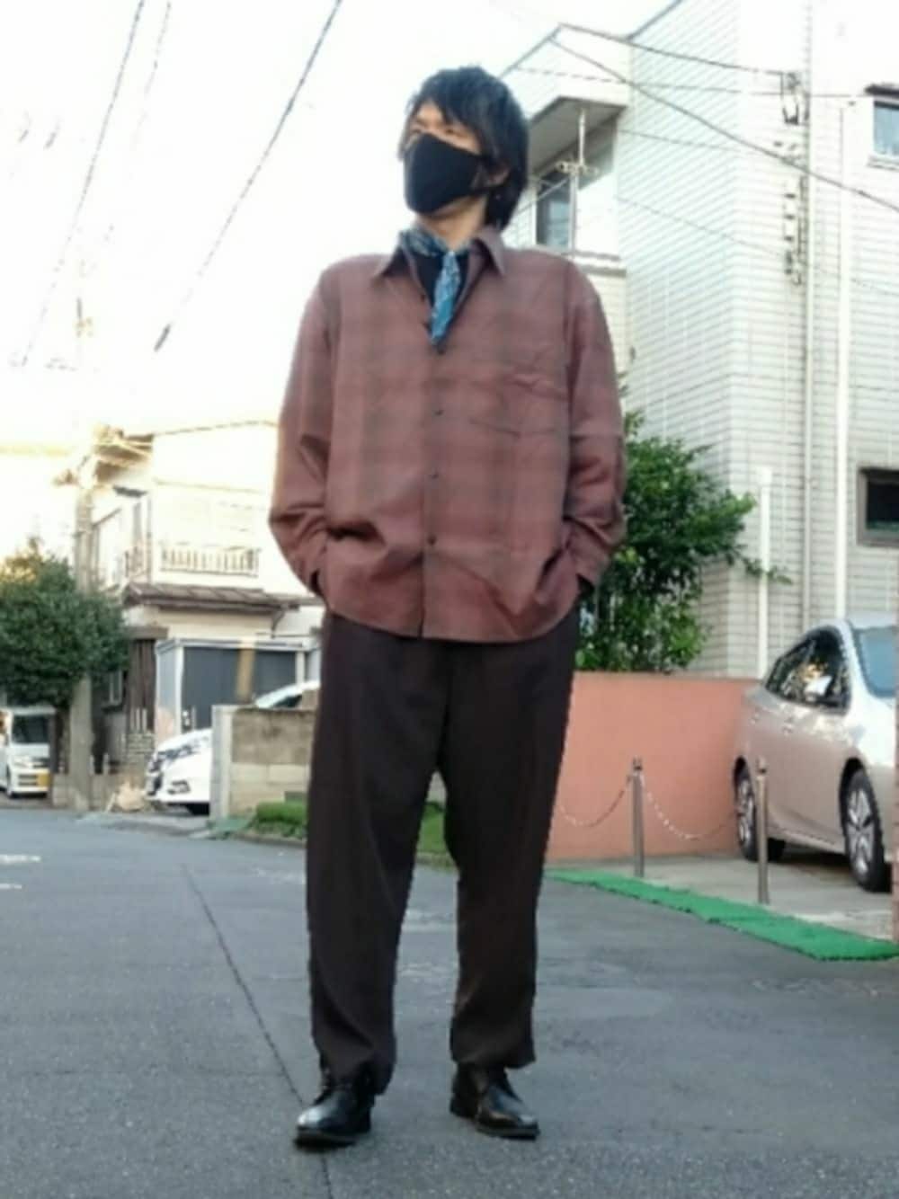「ラブアンドピース2021、おしゃれさんと繋がりたい、大人カジュアル、MBマスクコード　シルバー、チェックシャツ、ブレスレット、リラックススラックスパンツ、ドレスシューズ、リング、スカーフ、Silver Circle of Wisdom Ring」｜「MODELLOの外羽根スワールモカ ドレスシューズ（ドレスシューズ、ブラック系）」を使った、カフェ　さん（メンズ・188cm）の秋コーディネートの1枚目の写真