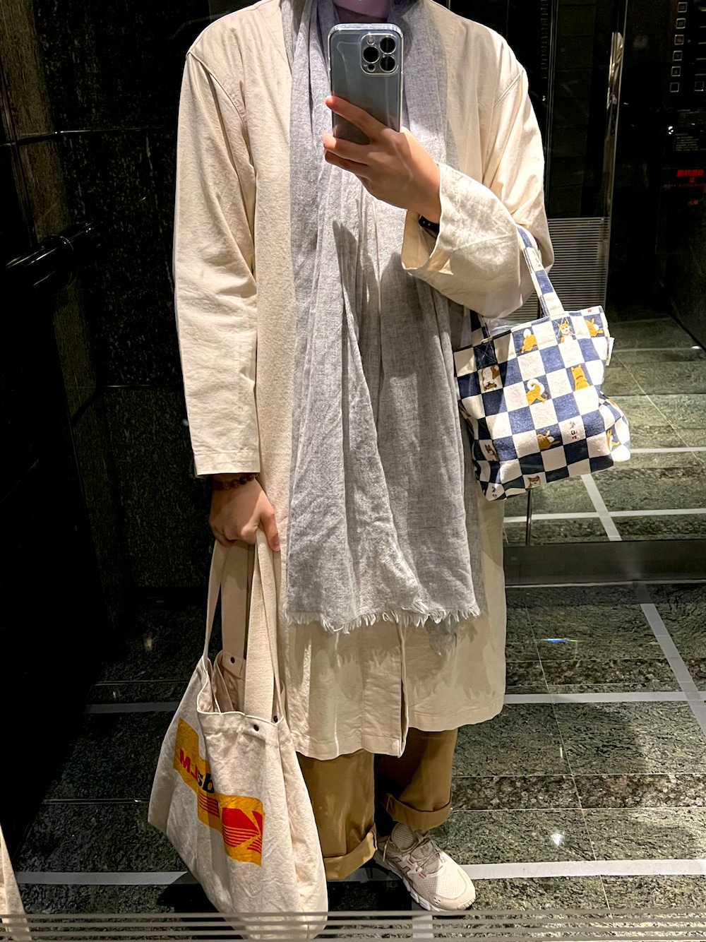 「ootd、oversize、秋冬搭配、muji」｜「無印良品のアイテム（マフラー、グレー系）」を使った、Cmanさん（レディース・160cm）の秋コーディネートの1枚目の写真
