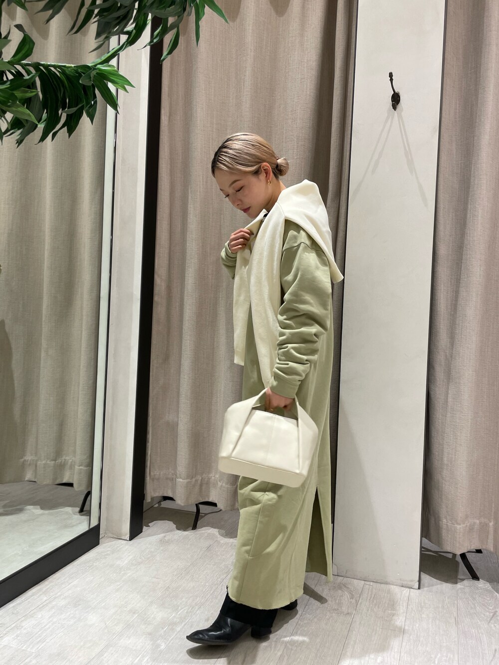 「低身長、低身長コーデ、ボーダー、ボーダートップス、ワンピース、カーディガン、グリーン、休日スタイル、大人女子、カジュアル、ootd、春コーデ、パステルカラー」｜「CAPRICIEUX LE'MAGEのフォルドハンドルバッグ（ハンドバッグ、ホワイト系）」を使った、𝐑𝐈𝐂𝐎さん（レディース・148cm）の冬コーディネートの1枚目の写真