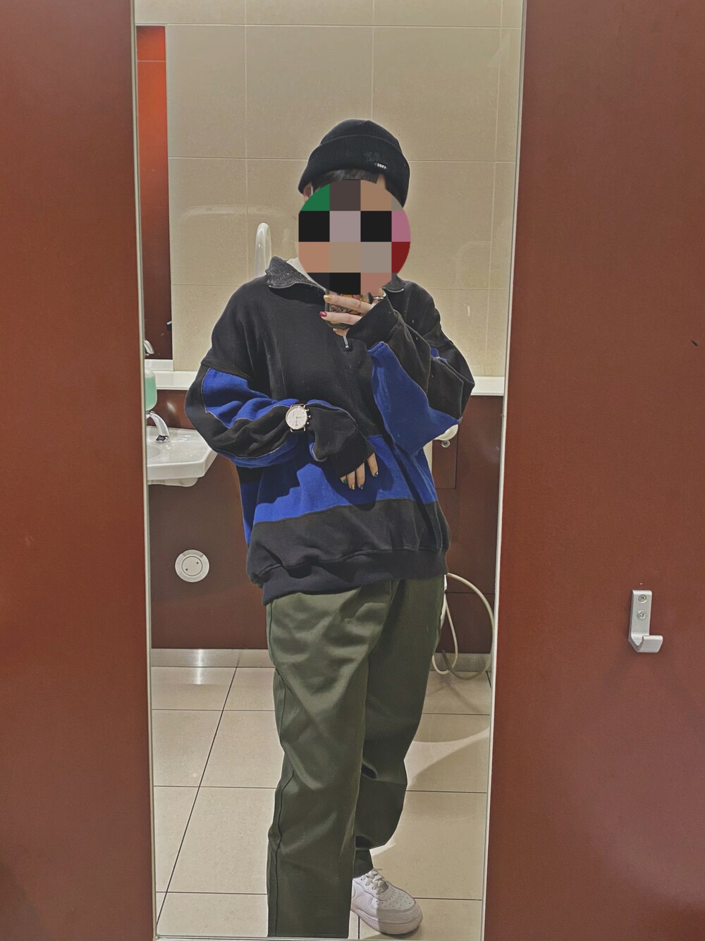 「UNIQLO、GU、シェフパンツ、NIKE、AIR FORCE 1、メンズライク、メンズライクコーデ、スケーター、スケータースタイル、ストリート、古着、ootd、パンツスタイル」｜「GUのアイテム（パンツ、グリーン系）」を使った、raveさん（レディース・157cm）の冬コーディネートの1枚目の写真