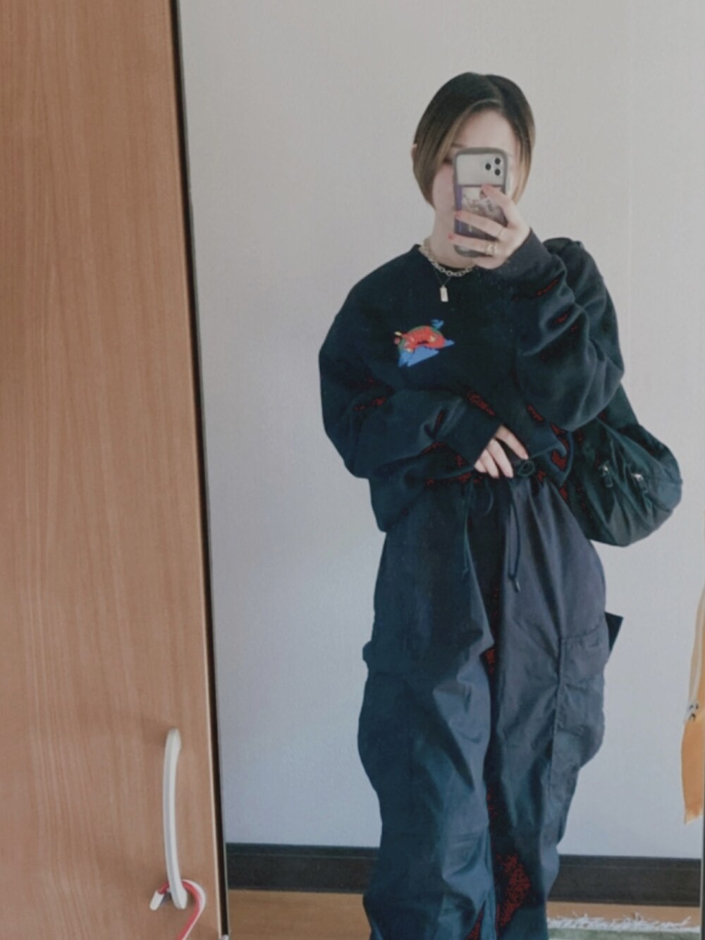 「ブラックコーデ、GU、ナイキ、NIKE、ノースフェイス、パンツコーデ、ストリート、ootd」｜「GUのアイテム（カーゴパンツ、ブラック系）」を使った、raveさん（レディース・157cm）の秋コーディネートの1枚目の写真