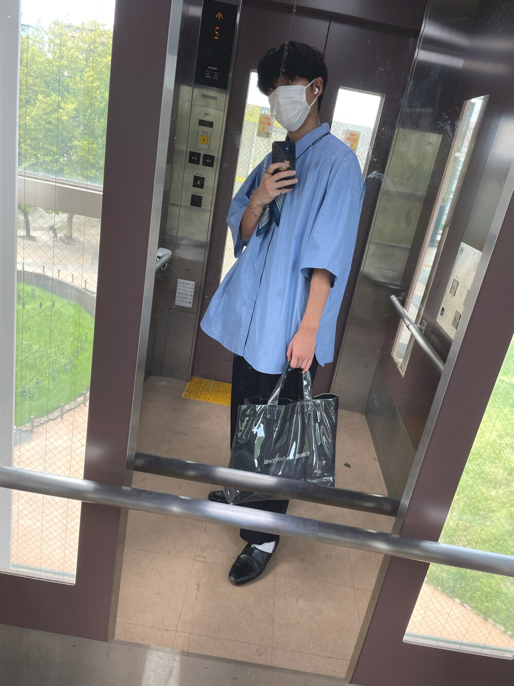 「夏コーデ、オーバーサイズ、GU、GUコーデ、大学生」｜「COMME des GARCONSのアイテム（トートバッグ、ブラック系）」を使った、あぱいさん（メンズ・179cm）の夏コーディネートの1枚目の写真