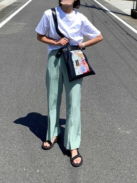 「VACANCY（ヴァカンシー）の【Akari Kuramoto×VACANCY】コラボコラージュイラストマルチトート（トートバッグ）」を使った、walk55marinさん（レディース・165cm）の夏コーディネート