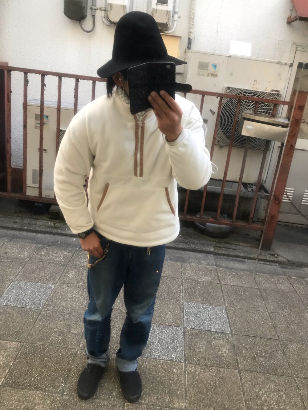 「アウターONアウター、フリースジャケット、ライトダウン、古着、niko and ...、ZIP FIVE、zipfive、RAGEBLUE」｜「古着のアイテム（ハット、ブラック系）」を使った、ともキングさん（メンズ・176cm）の冬コーディネートの1枚目の写真