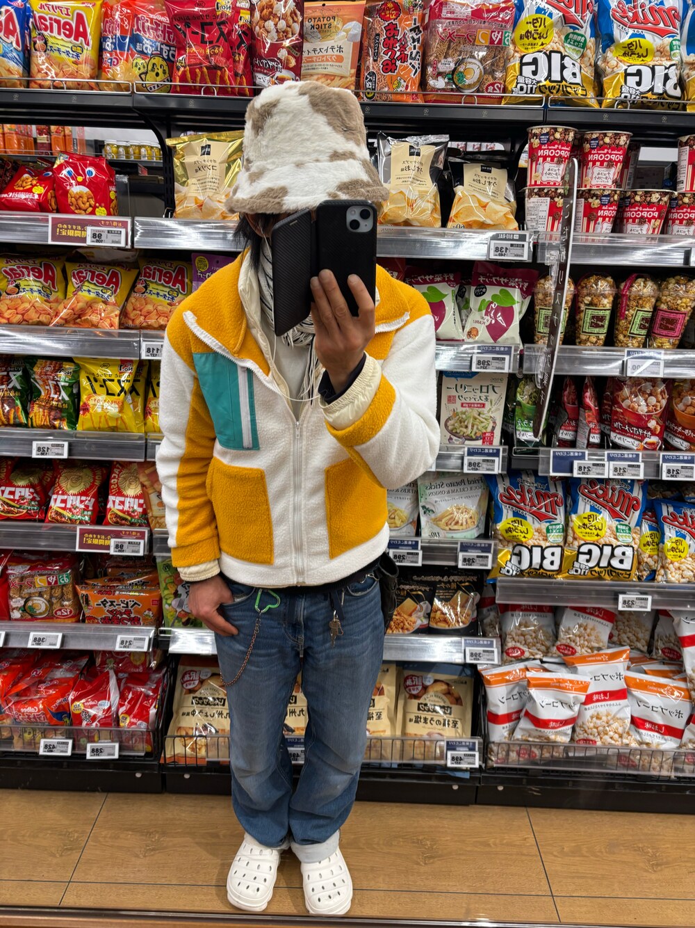 「冬アウター、アウトドア、UNIQLO、H&M、淡色コーデ」｜「brand ?のアイテム（ブルゾン、ブラウン系）」を使った、ともキングさん（メンズ・176cm）の冬コーディネートの1枚目の写真