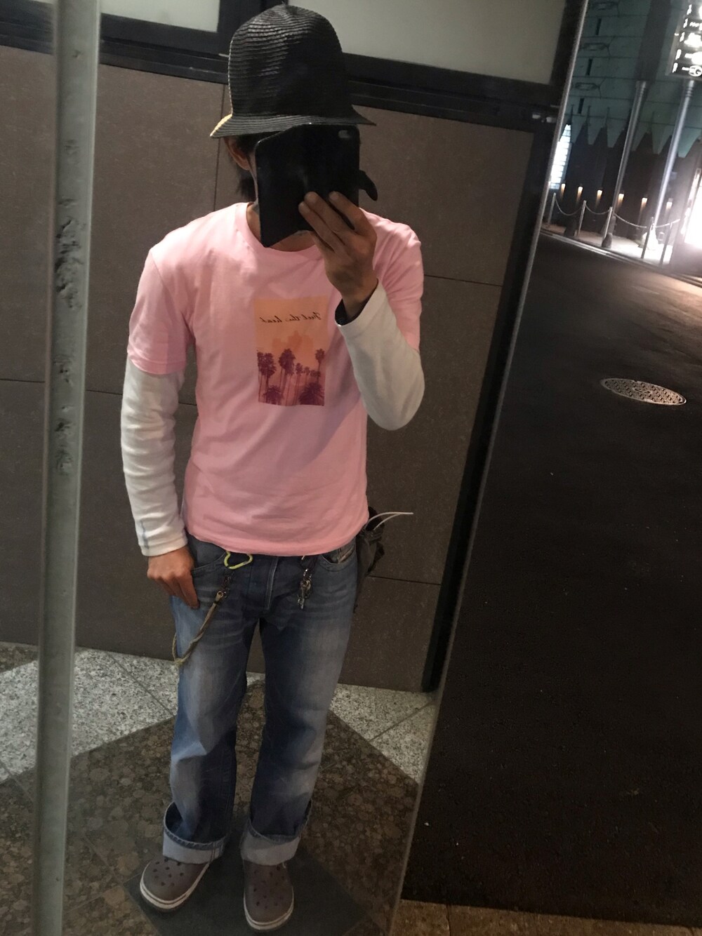 「ごきげんウィーク、春夏コーデ、レイヤード、H&M、Diesel、DIESEL、Tシャツ」｜「DIESELのアイテム（デニムパンツ、ブルー系）」を使った、ともキングさん（メンズ・176cm）の春コーディネートの1枚目の写真