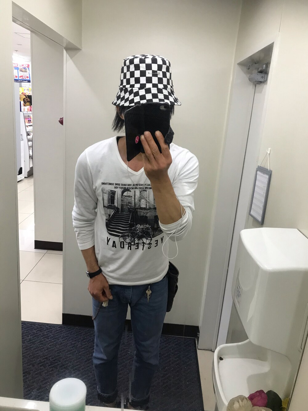 「昨日のコーデ、昨日の服、ブロックチェック、バケハ、春夏コーデ、PLUS ONE、ZIP FIVE、zipfive」｜「ZIP FIVEのアイテム（デニムパンツ、ブルー系）」を使った、ともキングさん（メンズ・176cm）の春コーディネートの1枚目の写真