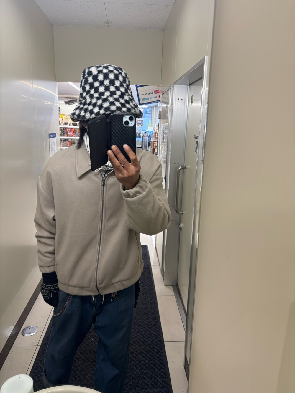 「今日のコーデ、春色、冬アウター、きれいめコーデ、ZIP FIVE、zipfive、WEGO」｜「ZIP FIVEのアイテム（ブルゾン、ベージュ系）」を使った、ともキングさん（メンズ・176cm）の冬コーディネートの1枚目の写真