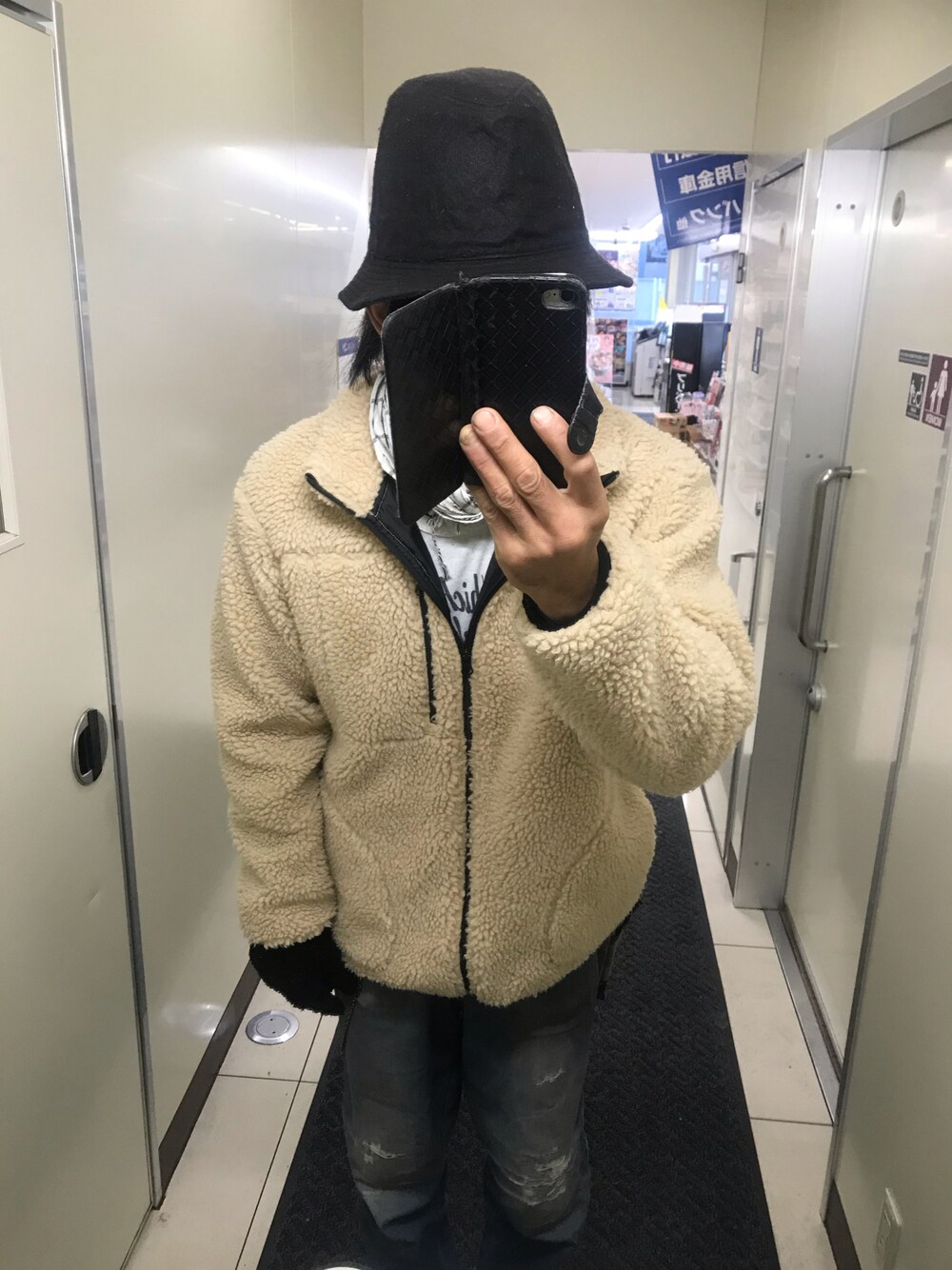 「ファッションを楽しもう、バケットハット、ボアブルゾン、ボアジャケット、kutir、14+、ZIP FIVE、zipfive」｜「kutirのアイテム（ブルゾン、ベージュ系）」を使った、ともキングさん（メンズ・176cm）の秋コーディネートの1枚目の写真