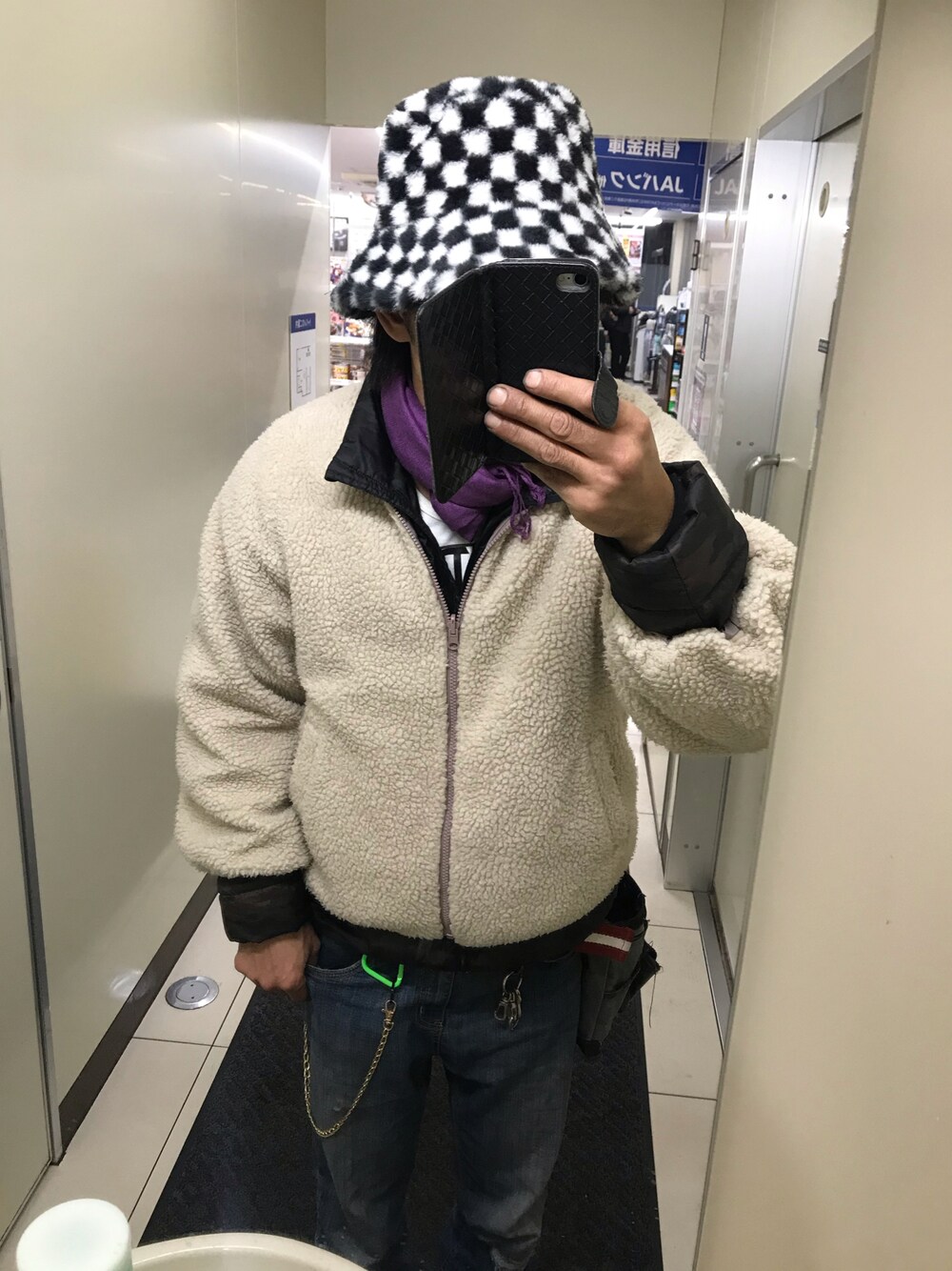 「アウターONアウター、秋冬コーデ、ブロックチェック、ZIP FIVE、zipfive、しまむら」｜「ZIP FIVEのアイテム（デニムパンツ、ブルー系）」を使った、ともキングさん（メンズ・176cm）の冬コーディネートの1枚目の写真