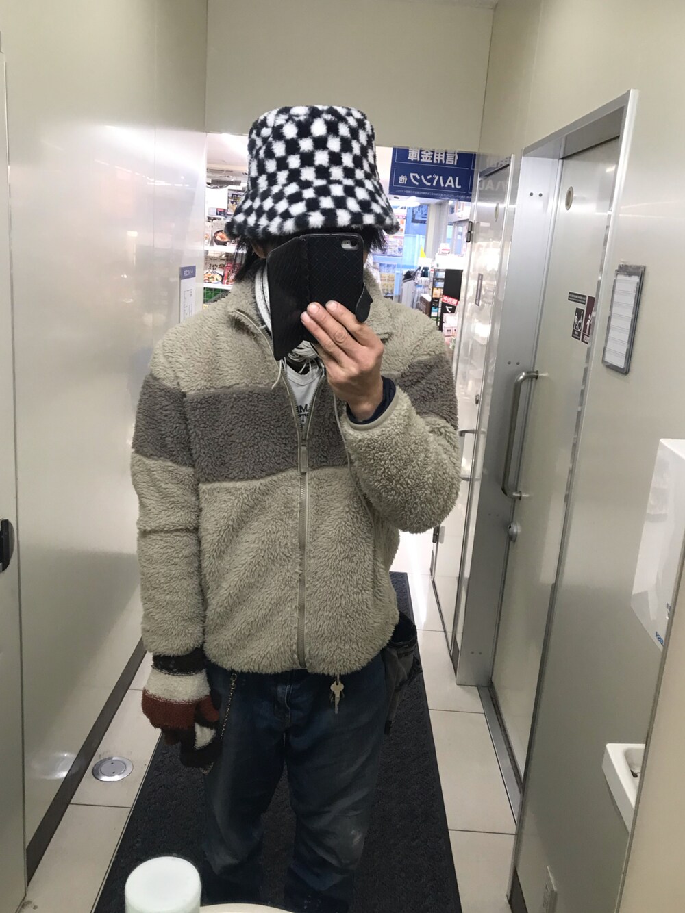 「今日のコーデ、ボアジャケット、ブロックチェック、UNIQLO、ZIP FIVE、zipfive」｜「UNIQLOのアイテム（ブルゾン、ベージュ系）」を使った、ともキングさん（メンズ・176cm）の春コーディネートの1枚目の写真