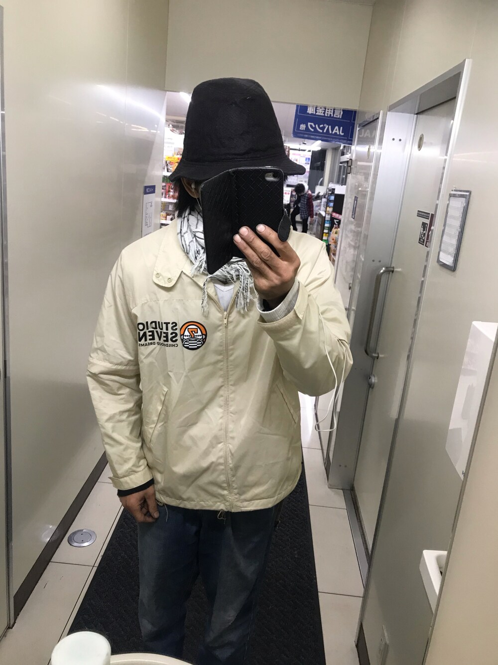 「WEARハロウィン2022、サーフ系、サーフカジュアル、14+、STUDIO SEVEN、ZIP FIVE、zipfive」｜「STUDIO SEVENのアイテム（その他アウター、ベージュ系）」を使った、ともキングさん（メンズ・176cm）の秋コーディネートの1枚目の写真