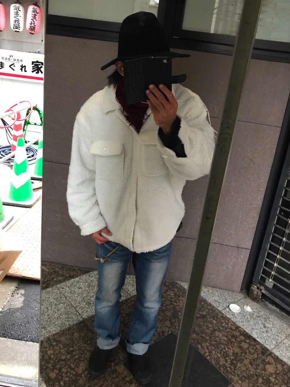 「新年一発目、新年あけましておでめとうございます、マフラーぐるぐる、HARE、ZIP FIVE、zipfive、FOREVER 21、VANS、VANSのスニーカー」｜「FOREVER 21のアイテム（デニムパンツ、ブルー系）」を使った、ともキングさん（メンズ・176cm）の冬コーディネートの1枚目の写真