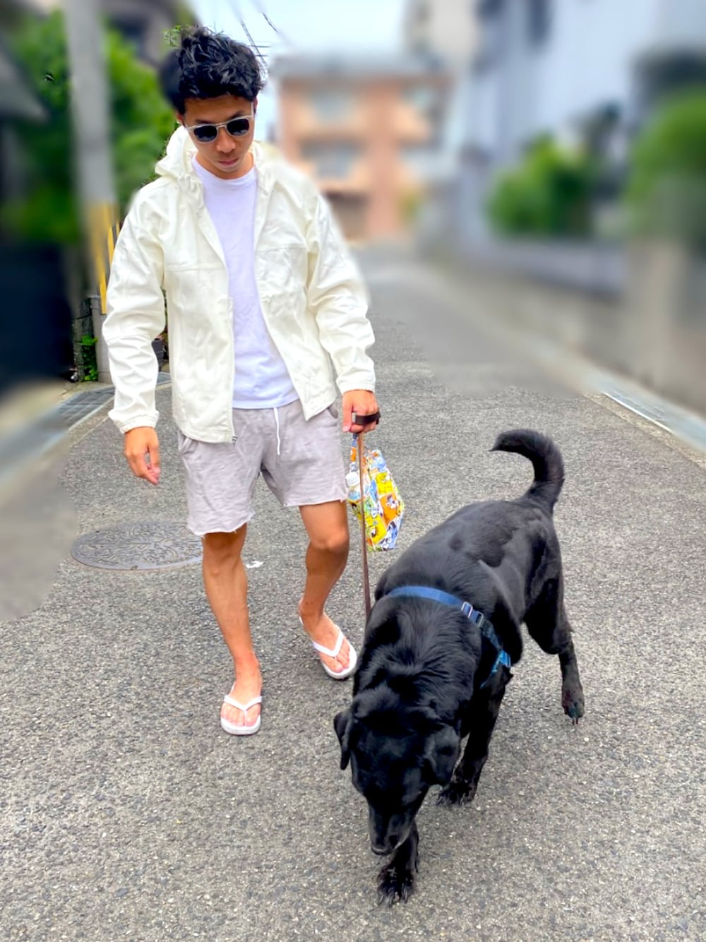 「休日スタイル、おしゃれさんと繋がりたい、ビーサン、夏コーデ、カジュアル、ナイキ、ベージュ、スポーティ」｜「ドン・キホーテのアイテム（サンダル、ホワイト系）」を使った、たくまールさん（メンズ・172cm）の冬コーディネートの1枚目の写真