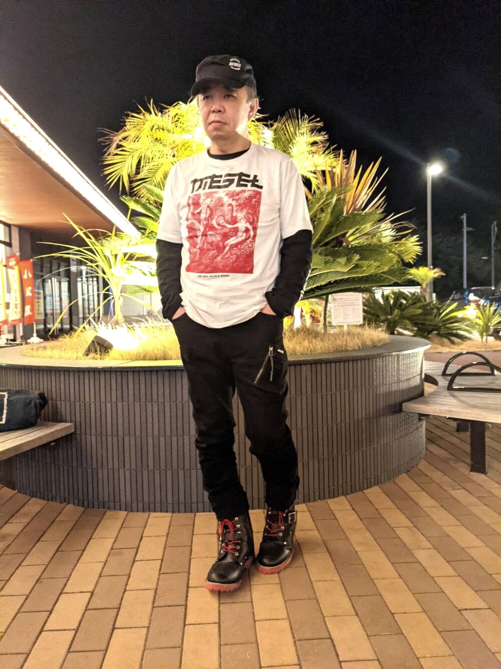 「ストリートコーデ、ロンT、DIESEL、ブーツ、キャップ、お洒落さんと繋がりたい、いいね！返し、いいね!お気に入りフォルダーインフォローお願いします、レイヤードスタイル、春服みてみて、古着MIX」｜「AVIREXのヤマトバイカーブーツ/YAMATO  BIKER  BOOTS（ブーツ、ブラック系）」を使った、とっくんさん（メンズ・170cm）の春コーディネートの1枚目の写真