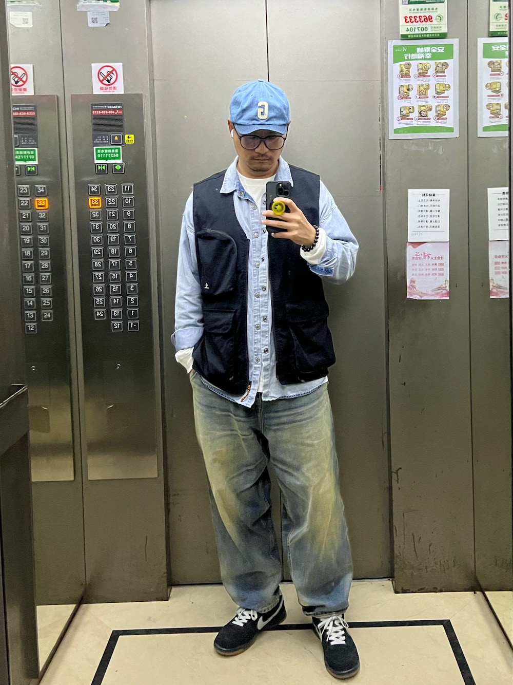 「pofreeのアイテム（デニムパンツ、ブルー系）」を使った、van----------さん（メンズ・175cm）の秋コーディネートの1枚目の写真
