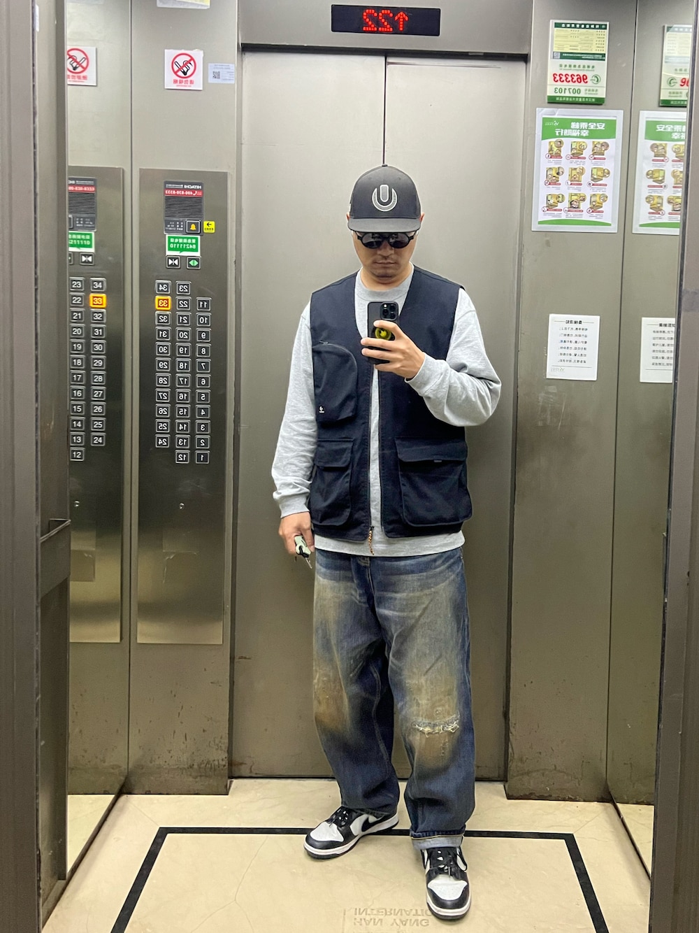 「pofreeのアイテム（デニムパンツ、ブルー系）」を使った、van----------さん（メンズ・175cm）の秋コーディネートの1枚目の写真