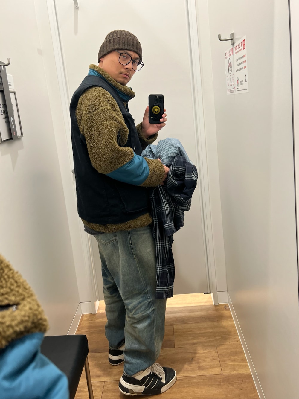 「CONVERSEのアイテム（ジャケット/アウター、グリーン系）」を使った、van----------さん（メンズ・175cm）の冬コーディネートの1枚目の写真