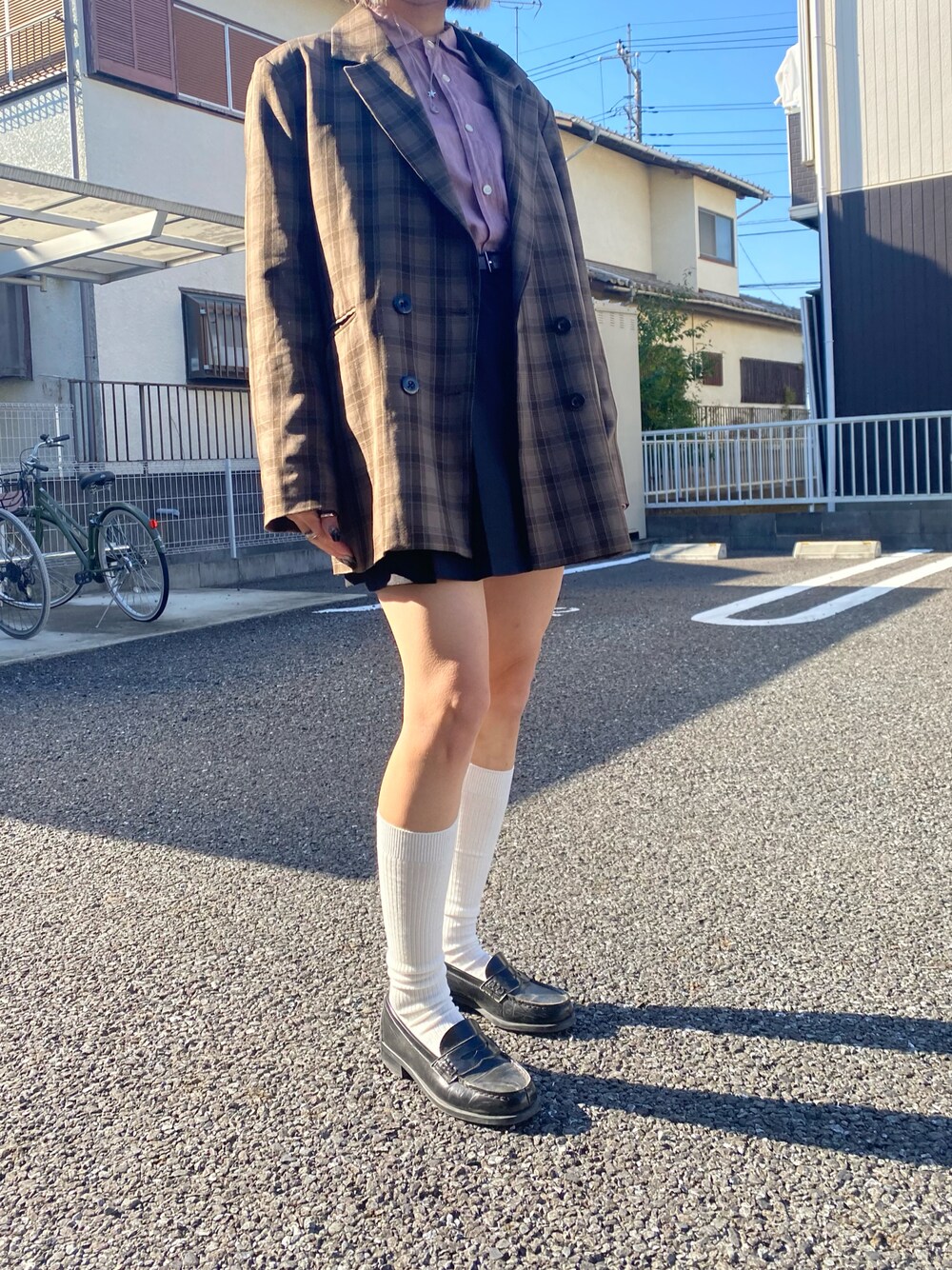 「テーラードジャケット、ハイソックス、ローファー、秋コーデ」｜「HARUTAのHARUTA ハルタ メンズ ローファー 6550（ローファー、ブラック系）」を使った、もさん（レディース・158cm）の秋コーディネートの1枚目の写真