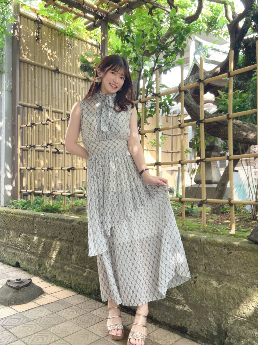 LILY BROWN（リリーブラウン）の「プリントボウタイプリーツ