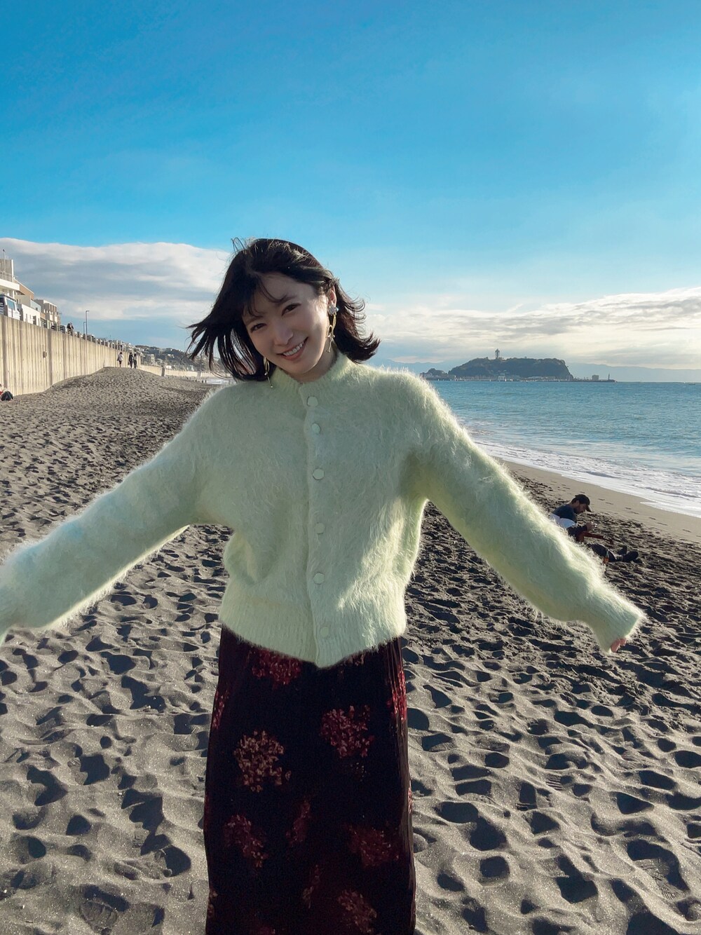 「SNIDELのアイテム（カーディガン/ボレロ、グリーン系）」を使った、RUUさん（レディース・156cm）の秋コーディネートの1枚目の写真