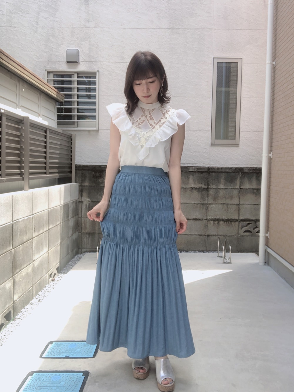 「LILY BROWNのエンブロイダリーレースブラウス（Tシャツ/カットソー、ホワイト系）」を使った、RUUさん（レディース・156cm）の夏コーディネートの1枚目の写真